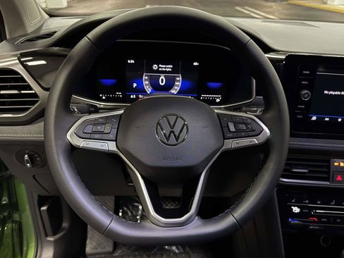 New 2026 Volkswagen Taos SE image 29