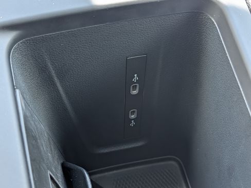 Certified 2025 Volkswagen Tiguan SE AWD/4WD image 31