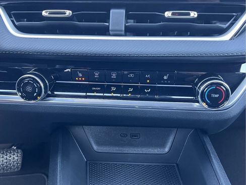 New 2026 Chevrolet Equinox LT w/ Safety and Technology Package FWD image 19