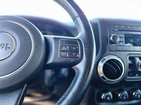 Used 2017 Jeep Wrangler Unlimited Rubicon w/ Cold Weather Group image 23