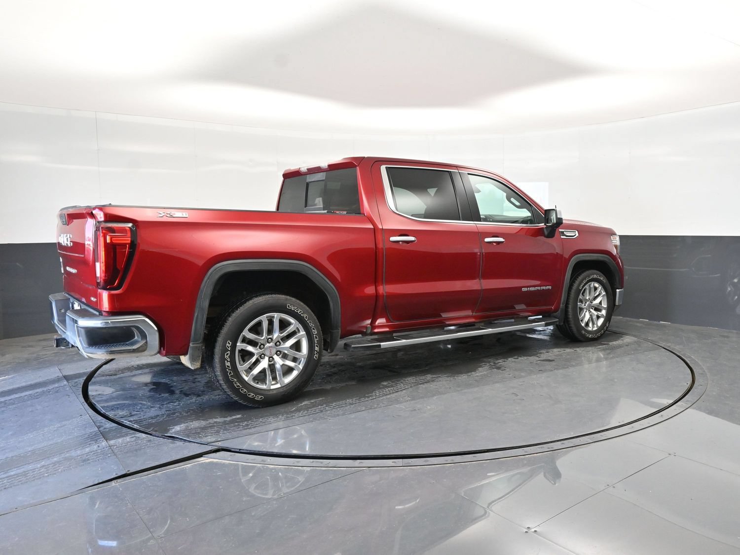 Used 2021 GMC Sierra 1500 SLT AWD/4WD image 10