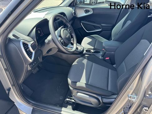 Certified 2023 Kia Soul LX w/ LX Technology Package FWD image 9