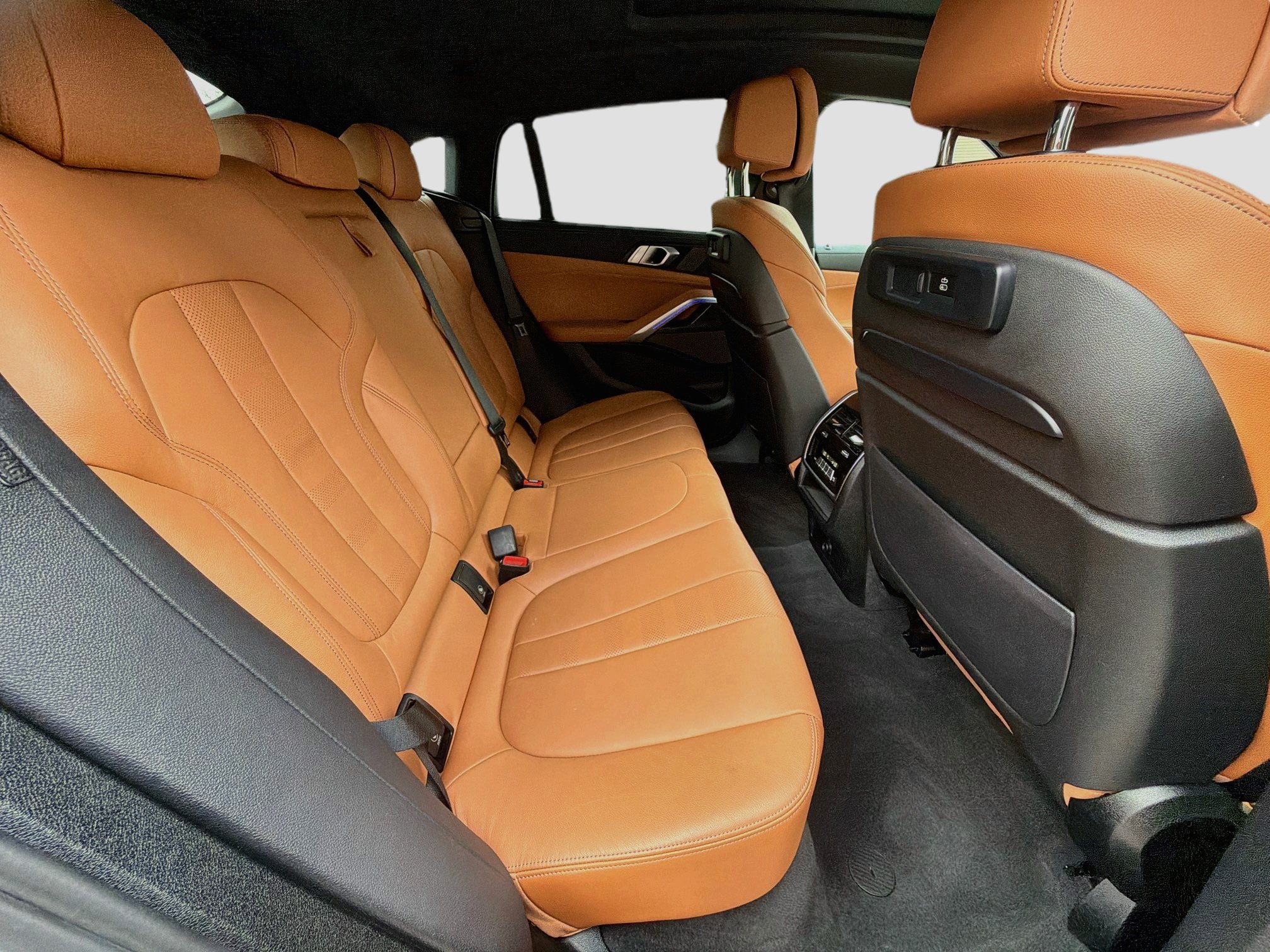 Used 2022 BMW X6 M50i w/ Executive Package AWD/4WD image 29