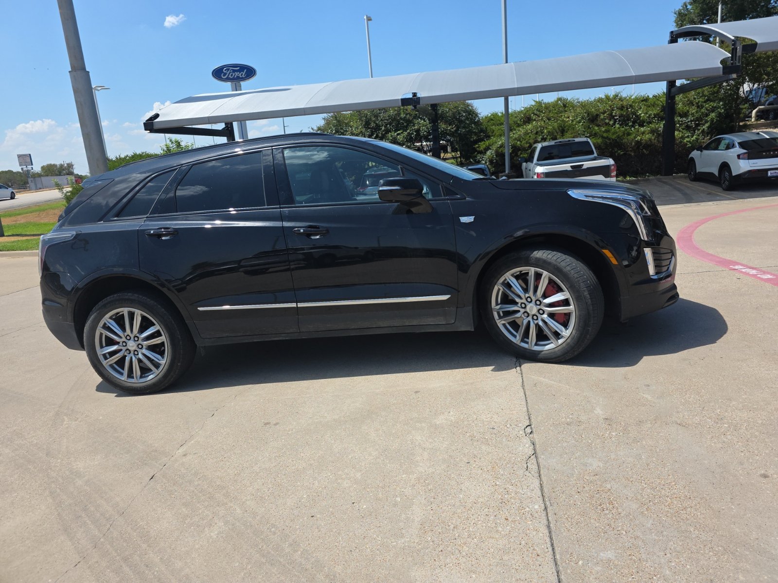 Used 2023 Cadillac XT5 Sportv w/ Technology Package AWD/4WD image 2