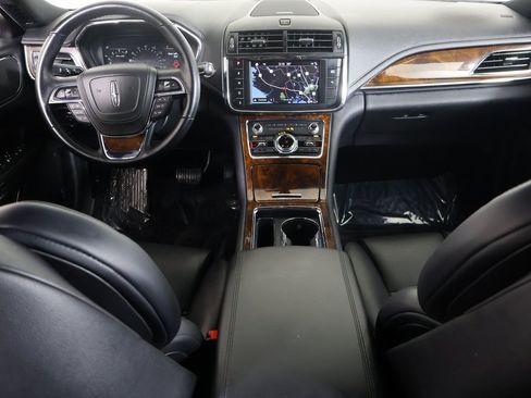 Used 2017 Lincoln Continental Select image 22