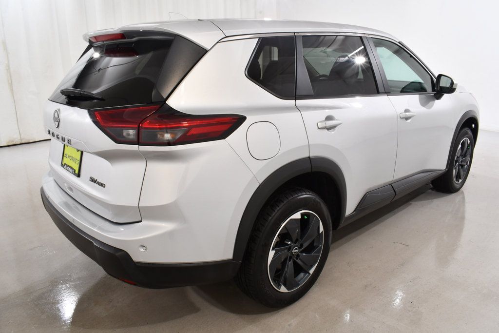 Used 2024 Nissan Rogue SV AWD/4WD image 11