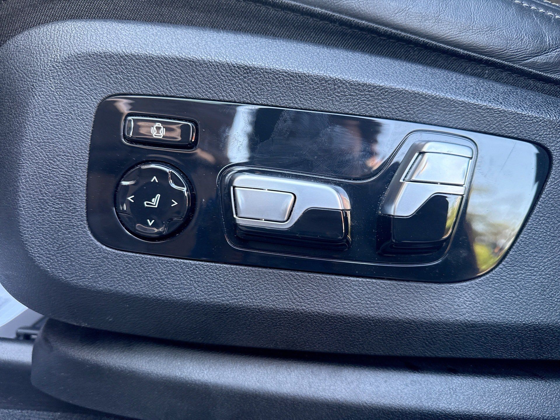 Used 2020 BMW X7 M50i AWD/4WD image 14