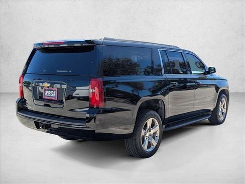 Used 2017 Chevrolet Suburban LT image 5