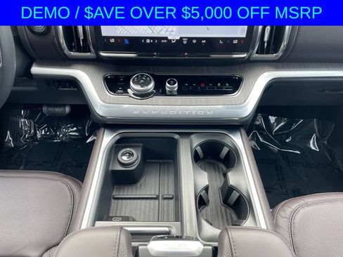 New 2026 Ford Expedition Platinum w/ Platinum Ultimate Package AWD/4WD image 11