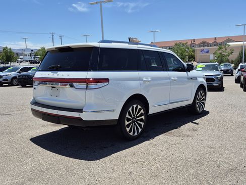 Used 2023 Lincoln Navigator Reserve AWD/4WD image 5