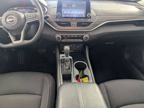 Used 2024 Nissan Altima 2.5 SV FWD image 23