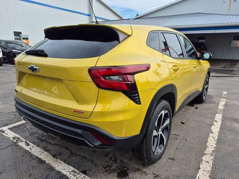 Used 2024 Chevrolet Trax RS w/ Sunroof Package image 5