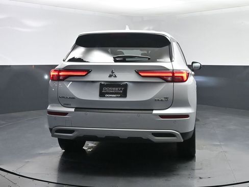 Used 2024 Mitsubishi Outlander SE image 28