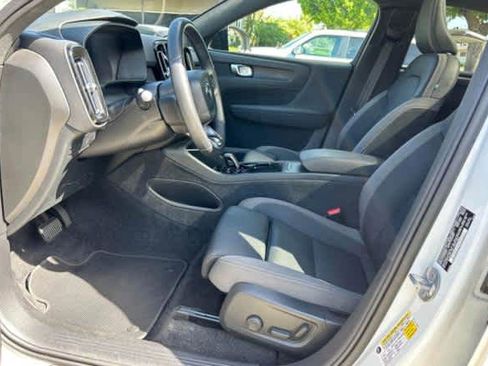 Used 2023 Volvo C40 Recharge Core AWD/4WD image 4