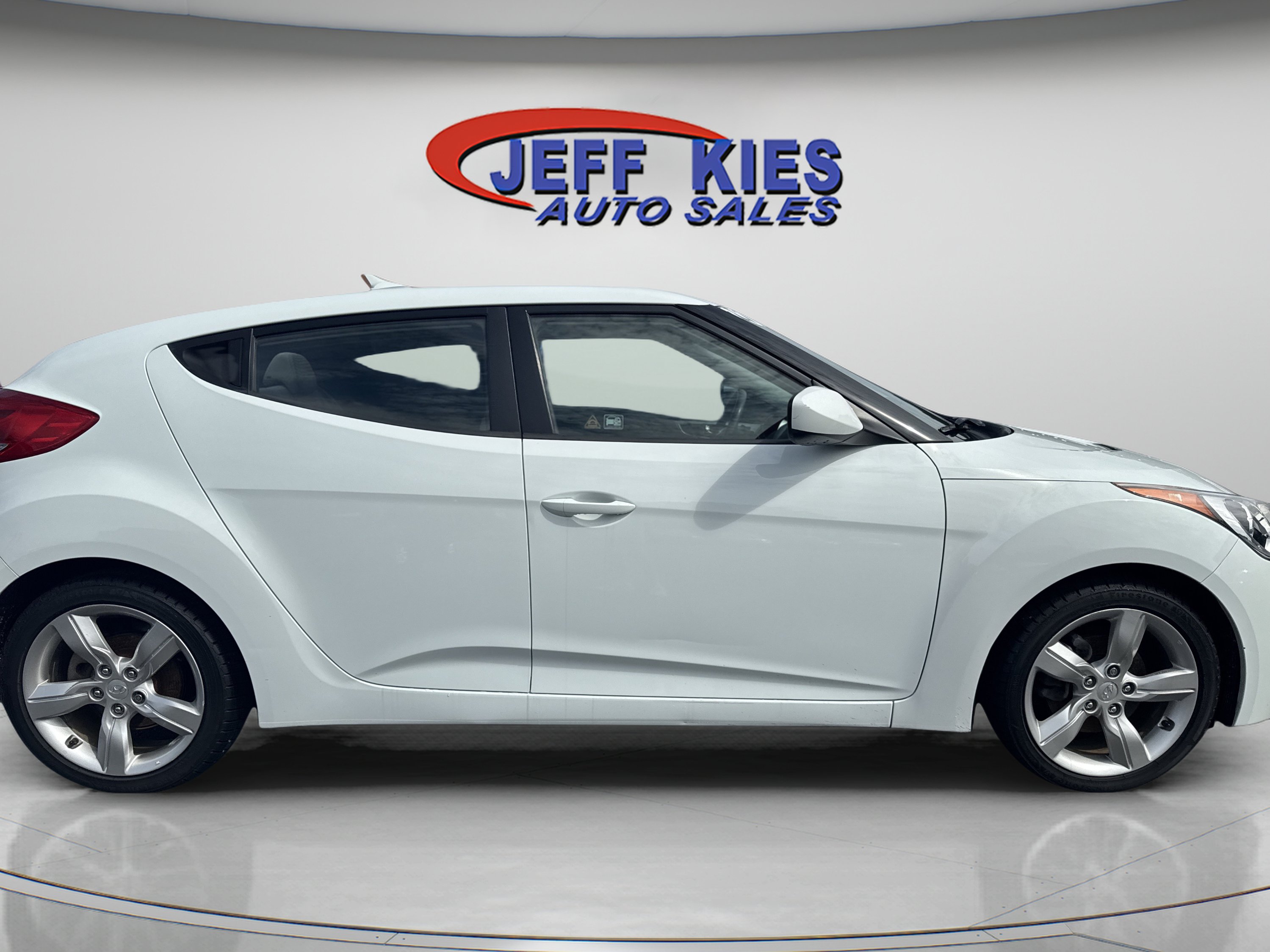 Used 2012 Hyundai Veloster FWD image 4