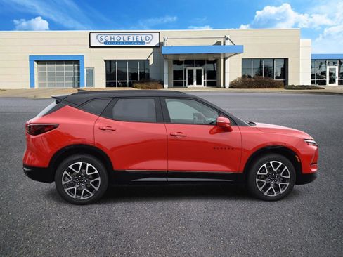 Used 2023 Chevrolet Blazer RS w/ Driver Confidence II Package AWD/4WD image 2