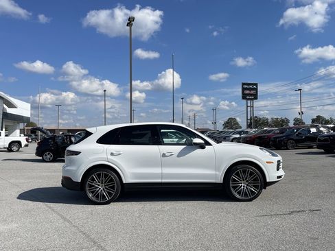 Used 2023 Porsche Cayenne Platinum Edition image 8