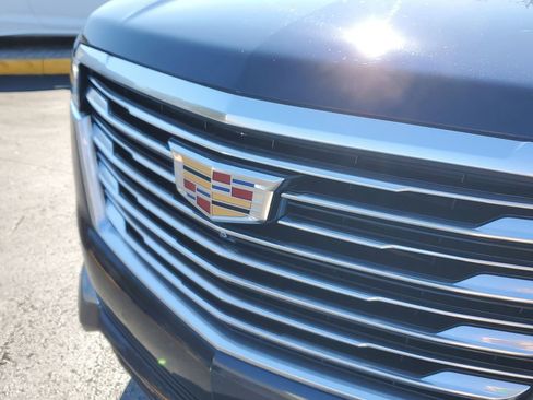 Certified 2022 Cadillac Escalade ESV Premium Luxury Platinum w/ Heavy-Duty Trailer Package image 9