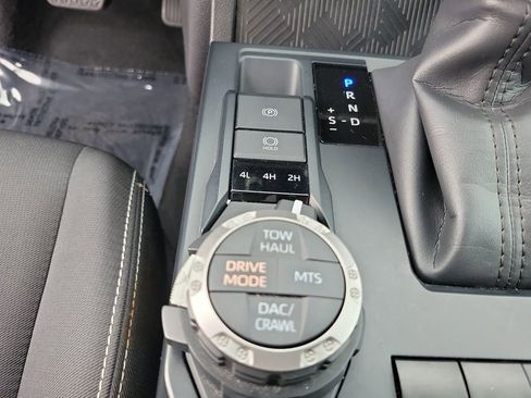 Used 2024 Toyota Tacoma TRD Off-Road image 23