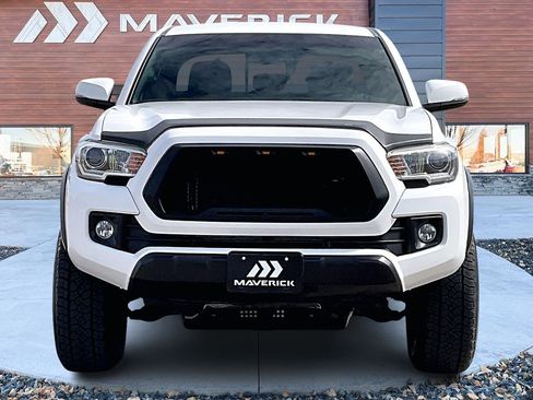 Used 2017 Toyota Tacoma TRD Off-Road w/ Tow Package image 2