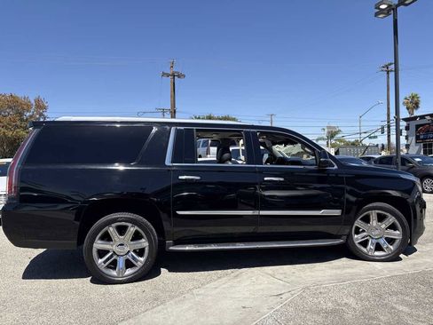 Used 2020 Cadillac Escalade ESV Luxury image 4