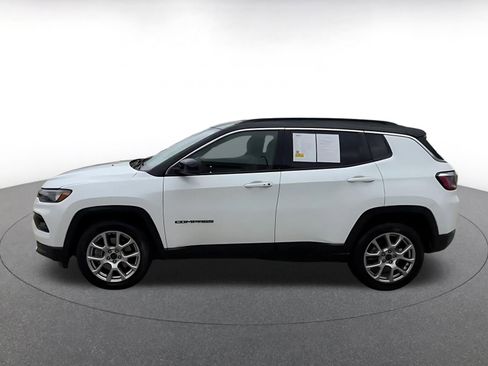 Used 2025 Jeep Compass Limited AWD/4WD image 9