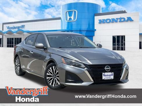 Used 2023 Nissan Altima 2.5 SV FWD image 1