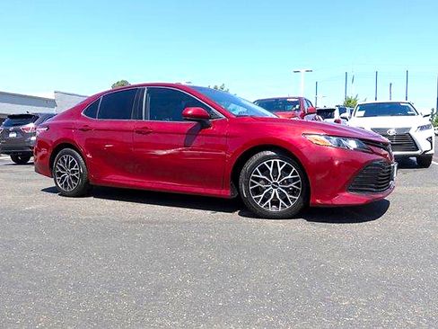 Used 2019 Toyota Camry LE FWD image 4