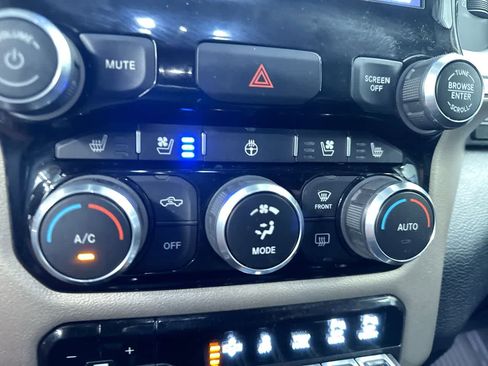 Used 2019 RAM 1500 Laramie image 28