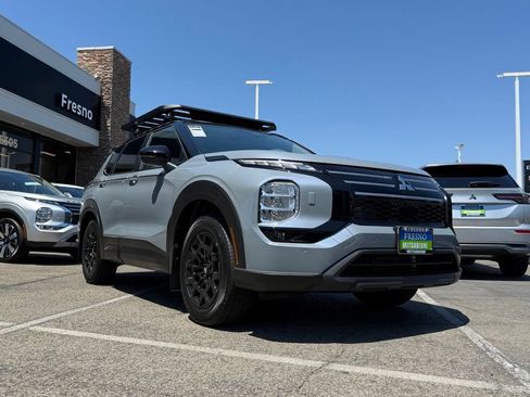 New 2026 Mitsubishi Outlander AWD image 3