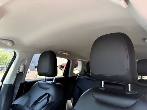 Used 2018 Jeep Compass Latitude w/ Popular Equipment Group AWD/4WD image 9