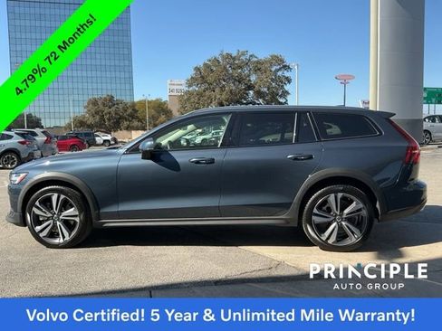 Certified 2025 Volvo V60 B5 Cross Country Plus image 5