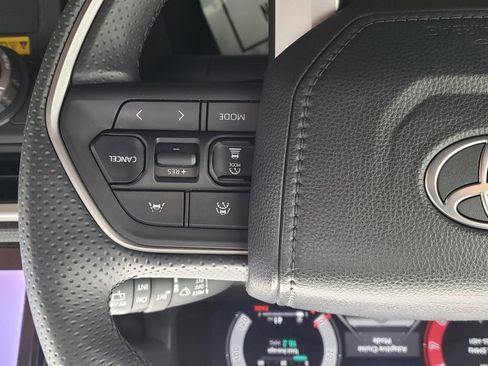 Used 2025 Toyota 4Runner Limited image 31