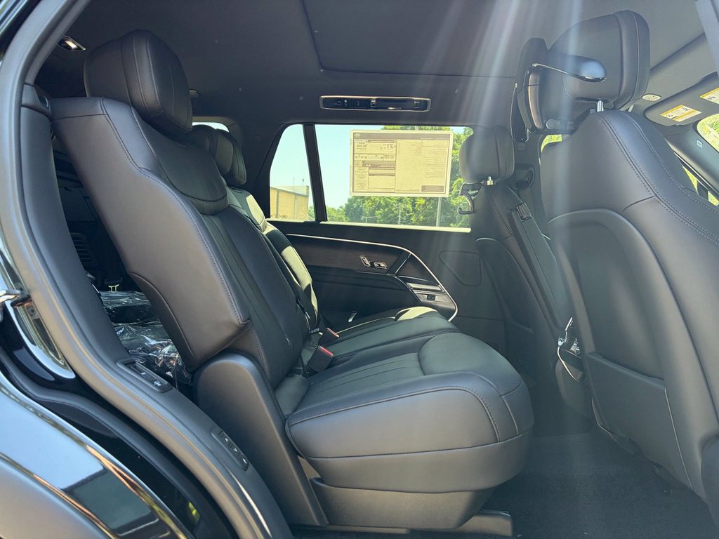 New 2026 Land Rover Range Rover Long Wheelbase SE AWD/4WD image 17