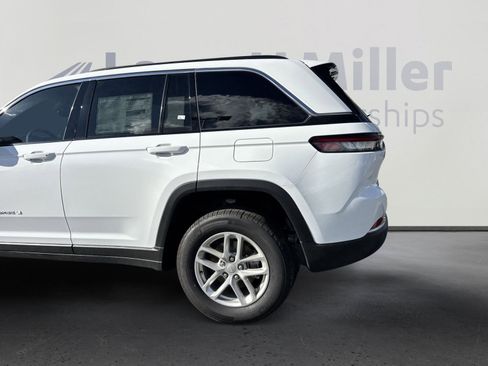 New 2025 Jeep Grand Cherokee Laredo X w/ Trailer Tow Package image 13