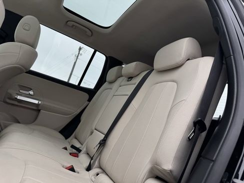 Used 2023 Mercedes-Benz GLB 250 4MATIC image 12