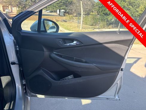 Used 2017 Chevrolet Cruze LT w/ Convenience Package image 9