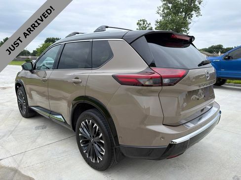 Certified 2025 Nissan Rogue Platinum w/ Platinum Premium Package FWD image 7