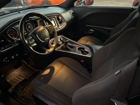 Used 2017 Dodge Challenger R/T image 5