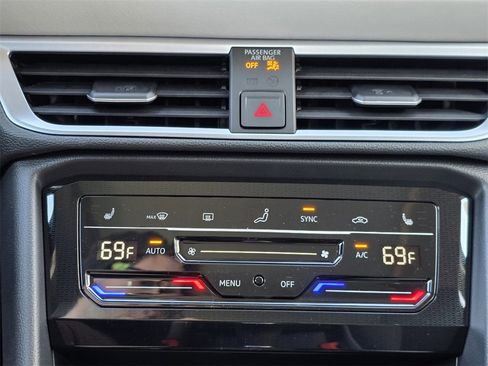 New 2026 Volkswagen Taos SE image 14