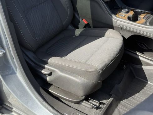 Used 2023 GMC Acadia SLE w/ Driver Convenience Package image 18