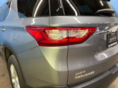 Used 2020 Chevrolet Traverse LT image 9
