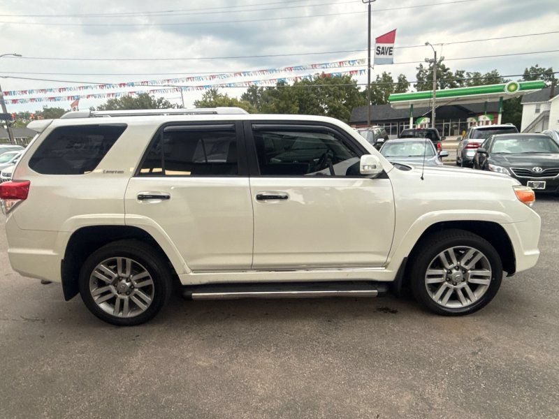 Used 2011 Toyota 4Runner Limited AWD/4WD image 4