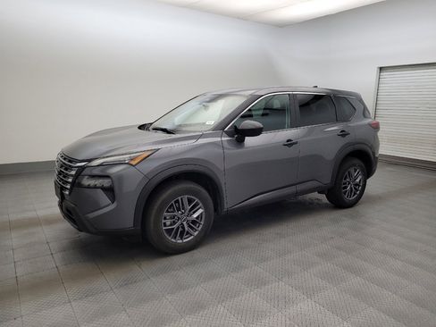 Used 2024 Nissan Rogue S AWD/4WD image 2