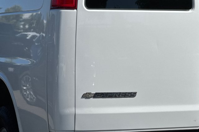 Used 2018 Chevrolet Express 2500 RWD image 26