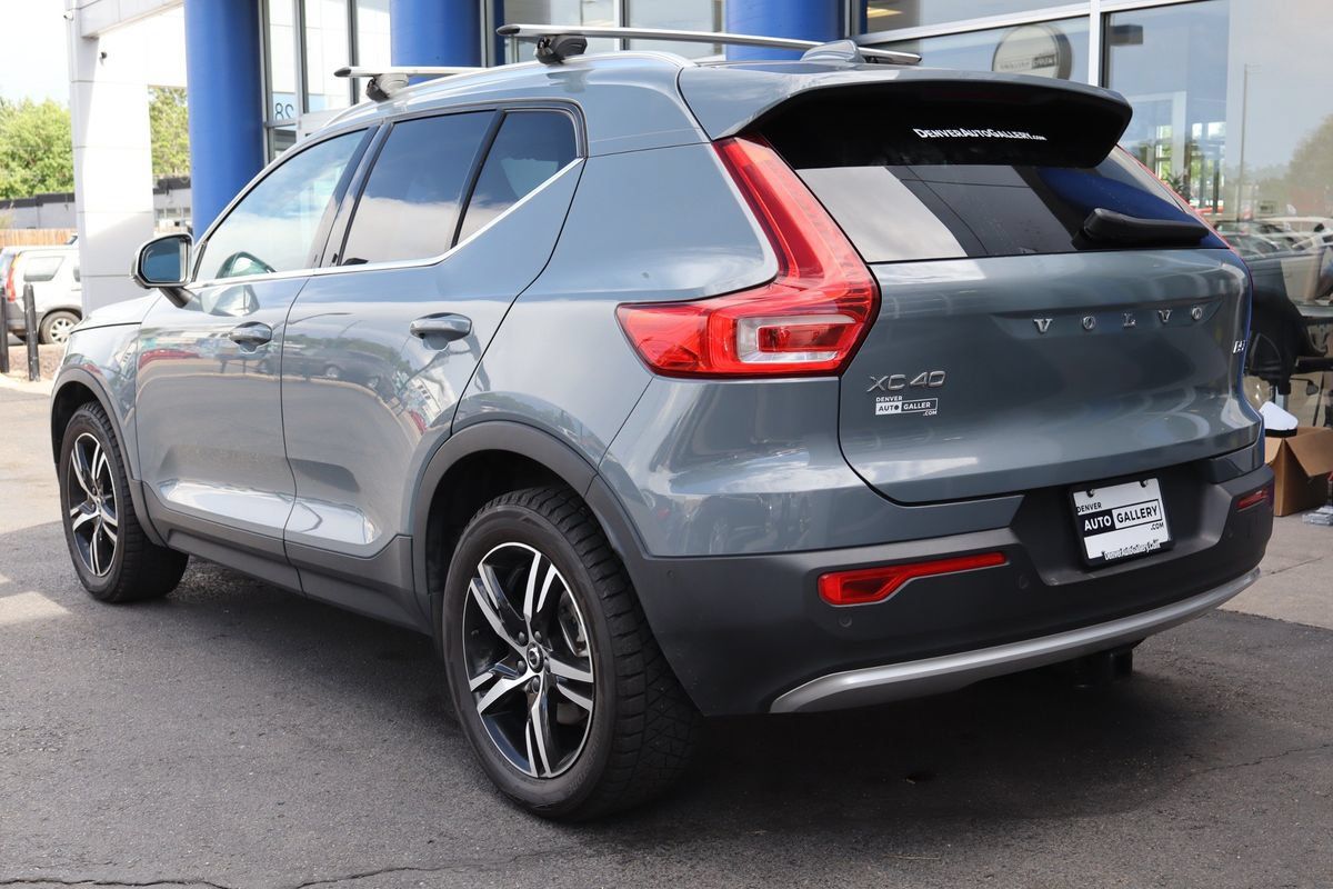 Used 2023 Volvo XC40 B5 Plus AWD/4WD image 3