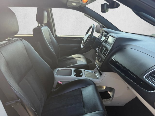Used 2019 Dodge Grand Caravan SXT FWD image 23