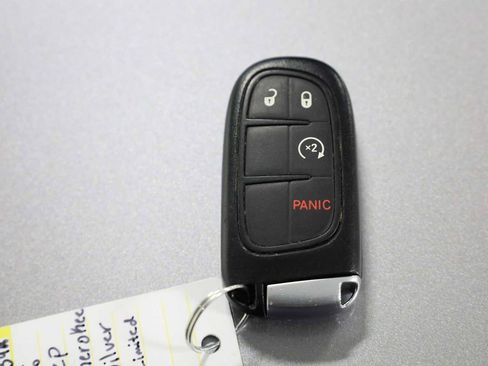 Used 2016 Jeep Cherokee Limited image 48