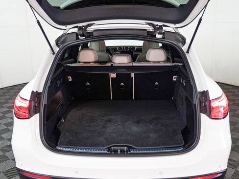 Used 2025 Mercedes-Benz GLC 350e 4MATIC image 5