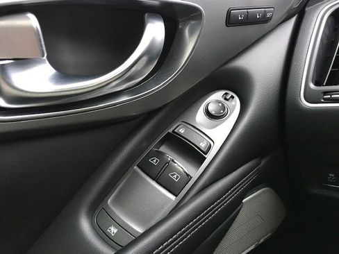 Used 2019 INFINITI Q60 3.0t Luxe w/ Essential Package image 18